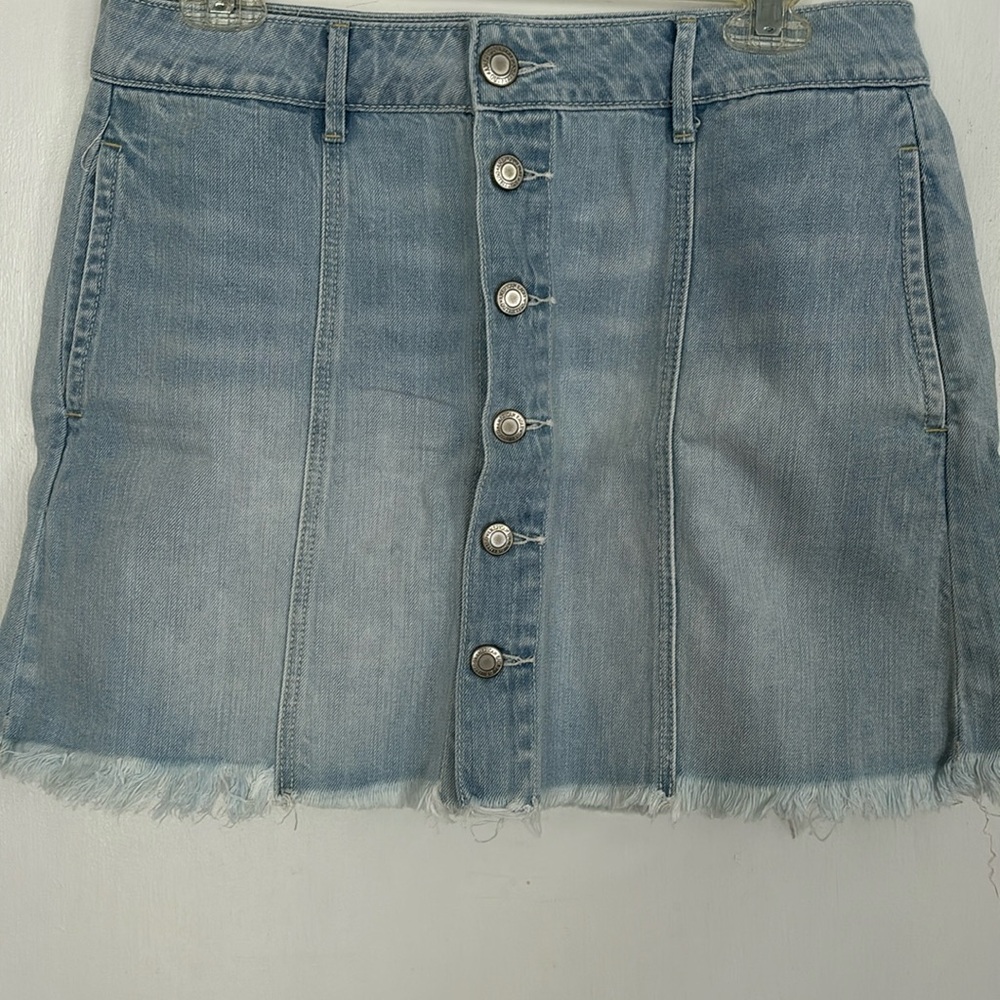 American Eagle button-down mini skirt, size 8.